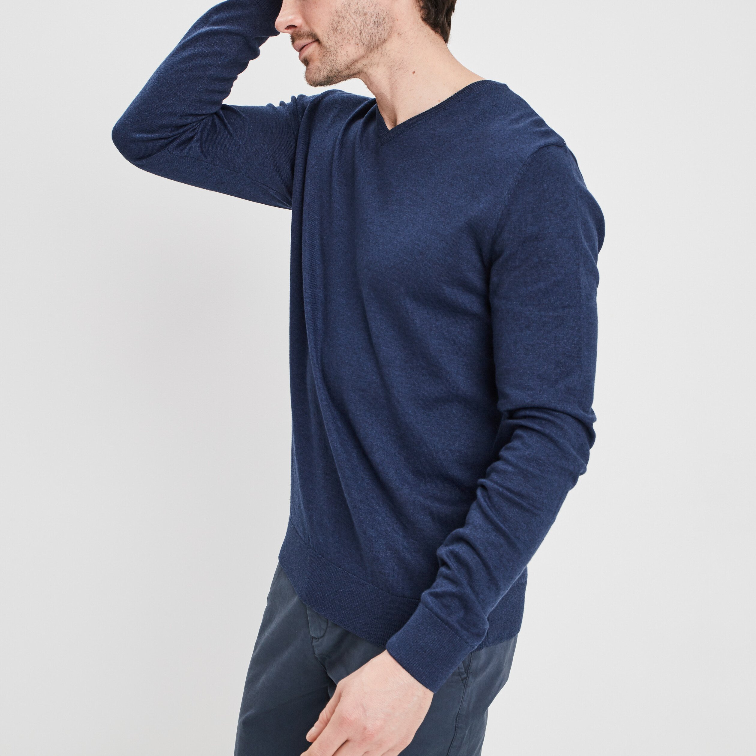 Pull avec col en V bleu marine homme | La Halle