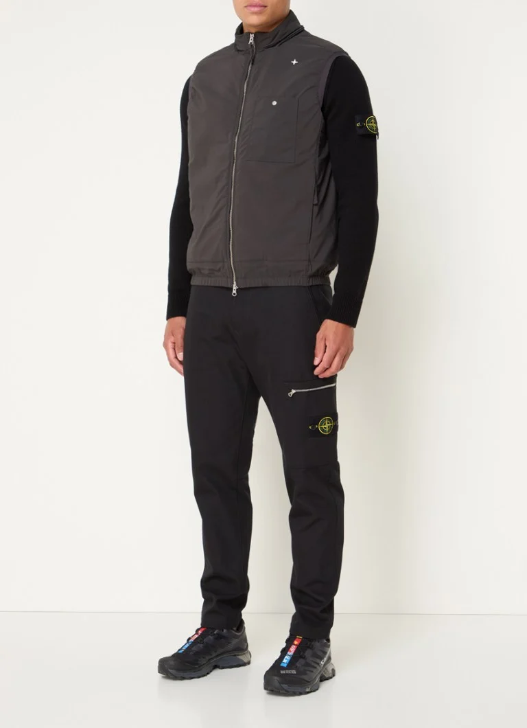 Γιλέκο Stone Island 12696 με τσέπες με φερμουάρ και κέντημα με λογότυπο