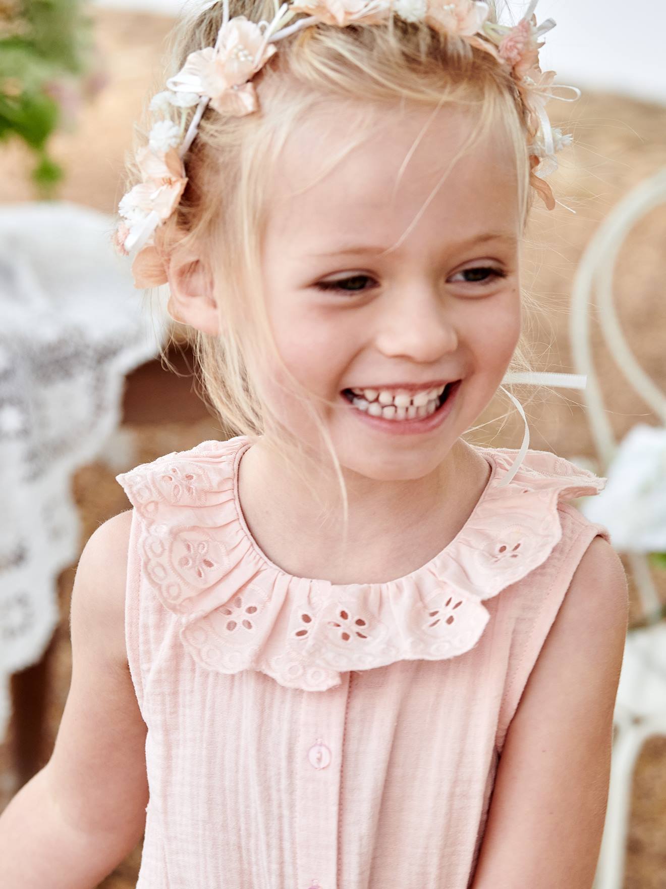 Combinaison longue en gaze de coton fille col en broderie anglaise rose pâle