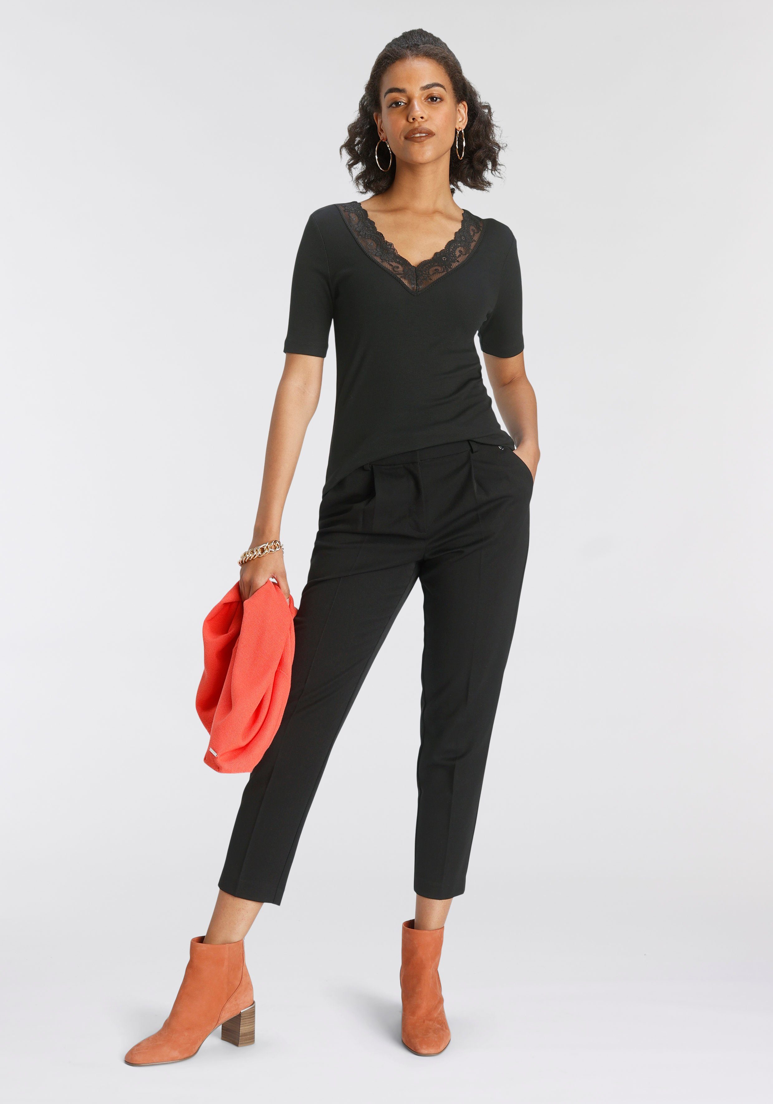 Laura Scott V-Shirt mit zarter Spitze