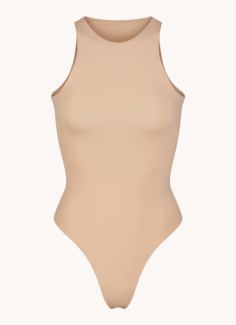 Body tanga fără mâneci de la SKIMS. Potrivit pentru toată lumea.