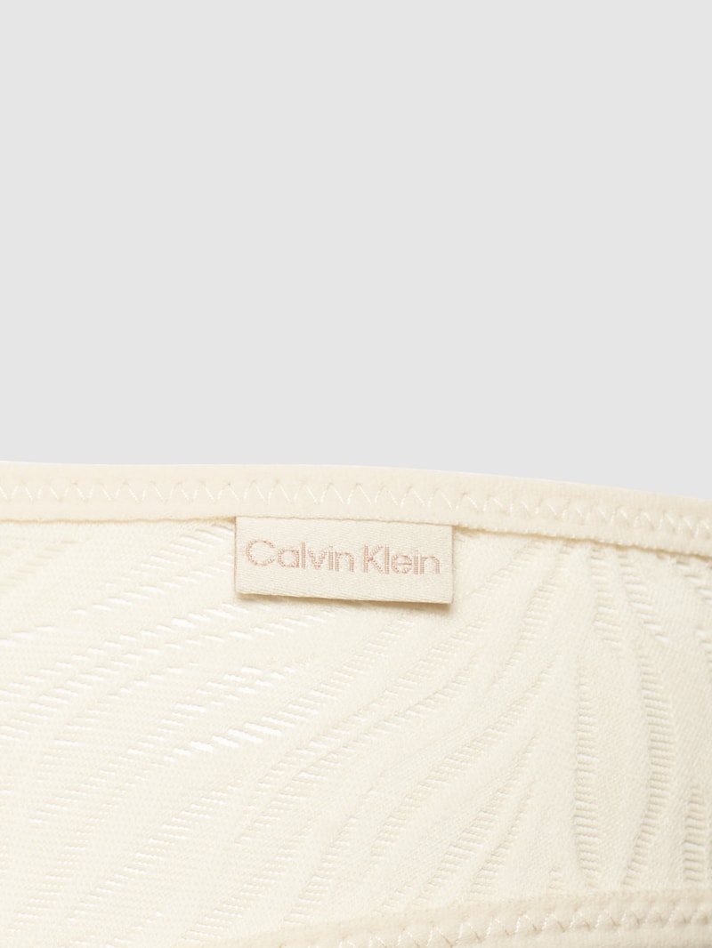 String mit Spitzen-Muster Modell 'Sheer Marquisette' in sand