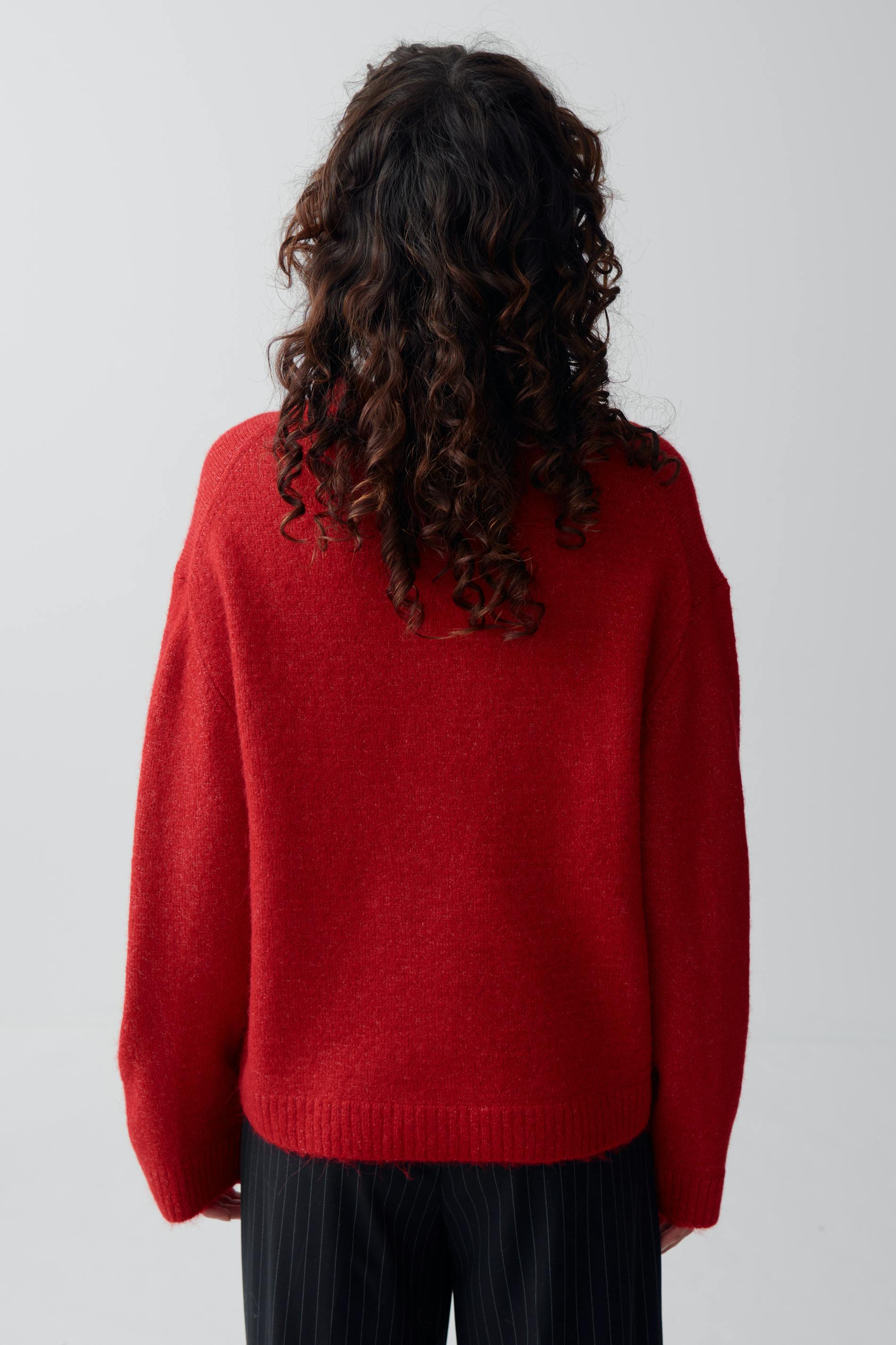 Crew neck knitted sweater