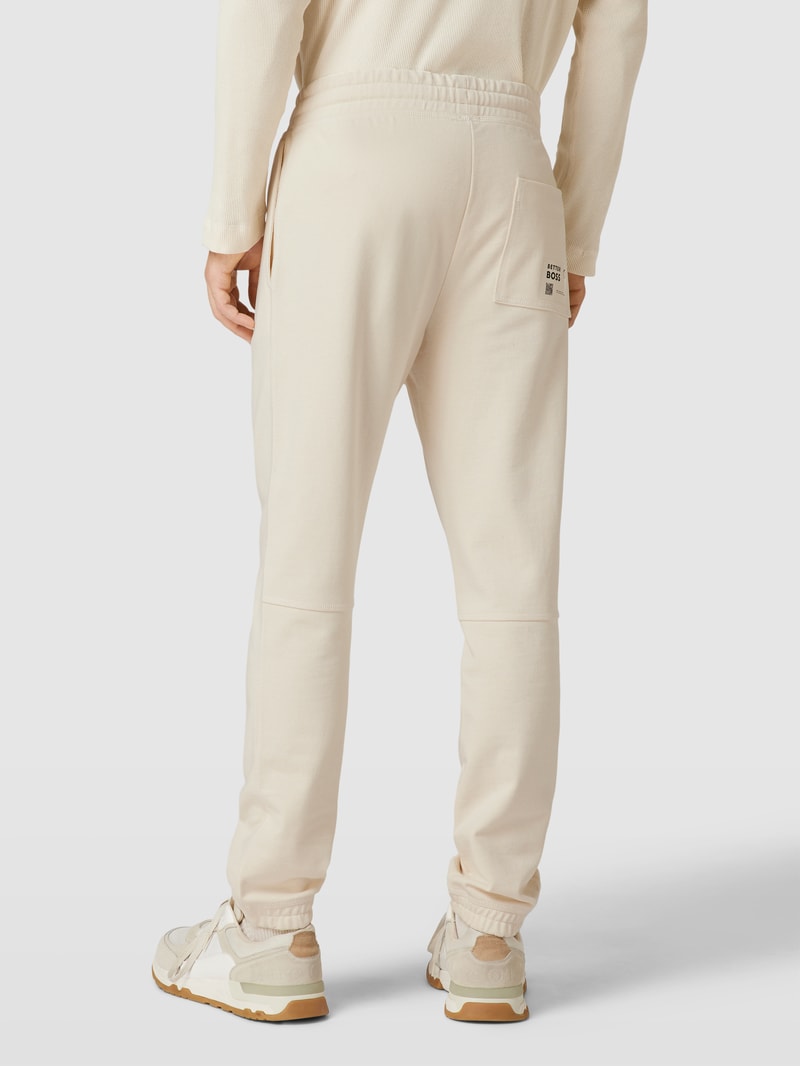 Sweatpants mit Gesäßtasche Modell 'Secircular' in offwhite