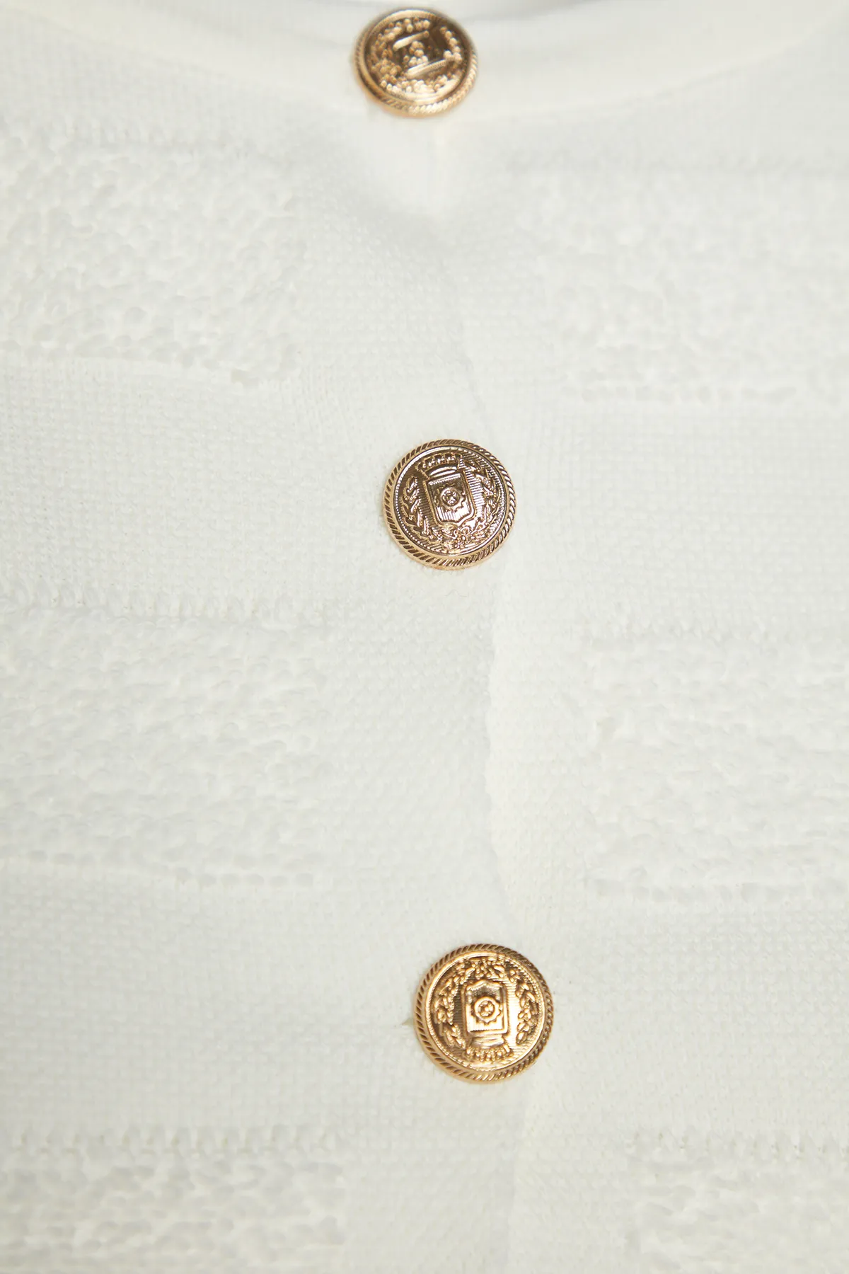 Trendyol Collection  Ecrufarbene Strickjacke mit Rundhalsausschnitt TWOAW24HI00337