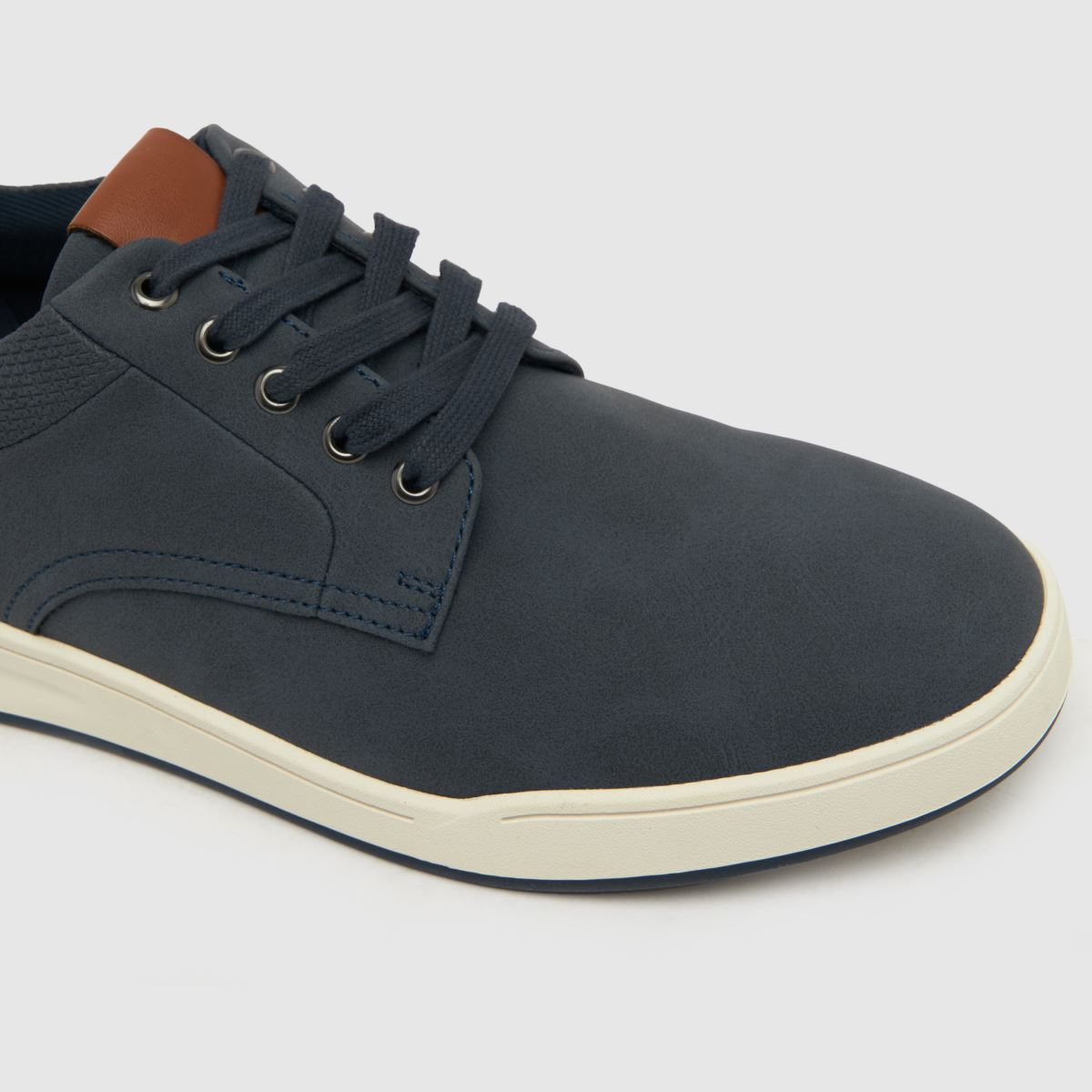 Schuh William – Marinblå sneakers med snörning
