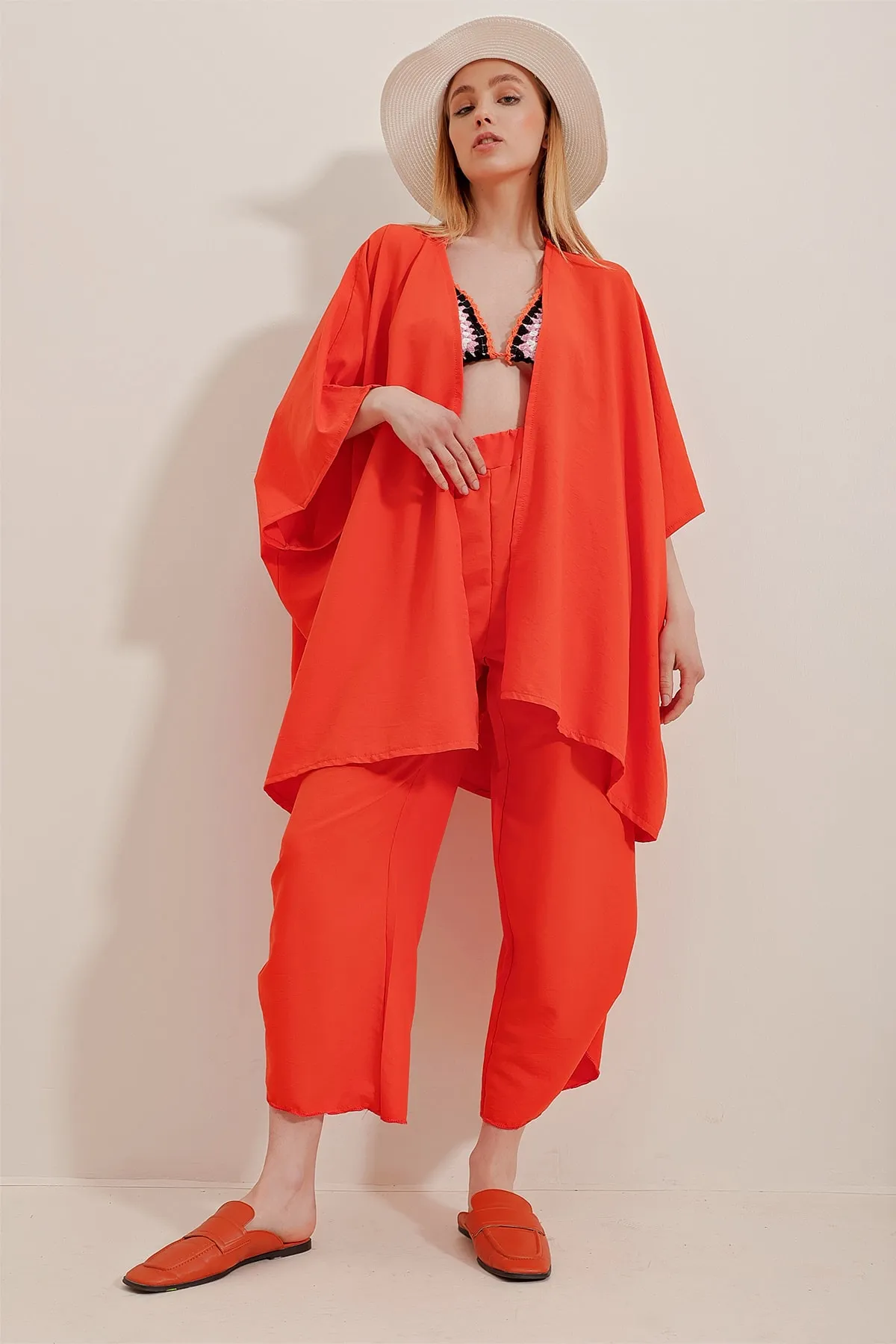 Trend Alaçatı Stili  Oranges Damen-Doppelset aus Hose und Jacke mit Beinschlitz und gleichfarbiger Struktur ALC-752-001