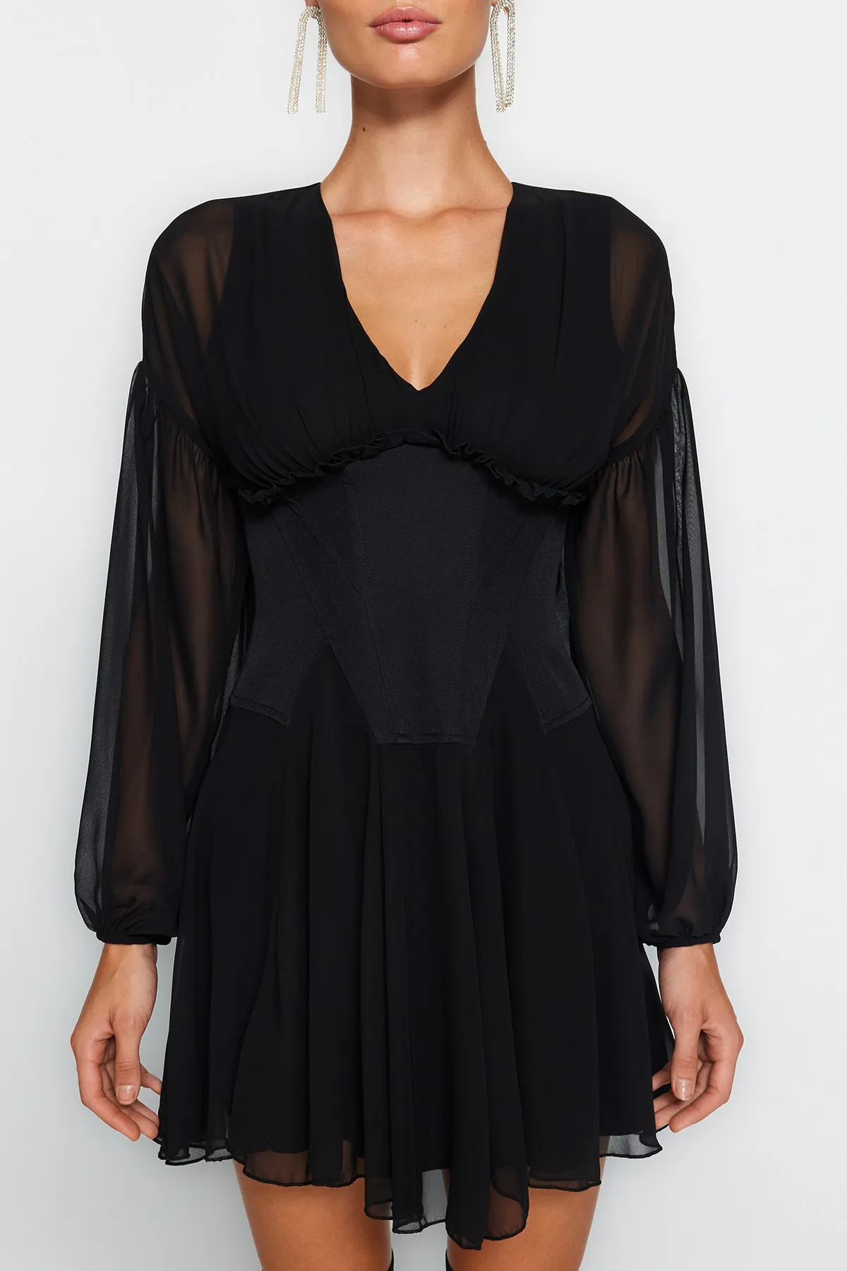 Trendyol Collection  Schwarzes Skaterkleid mit offener Taille TPRAW24EL00040