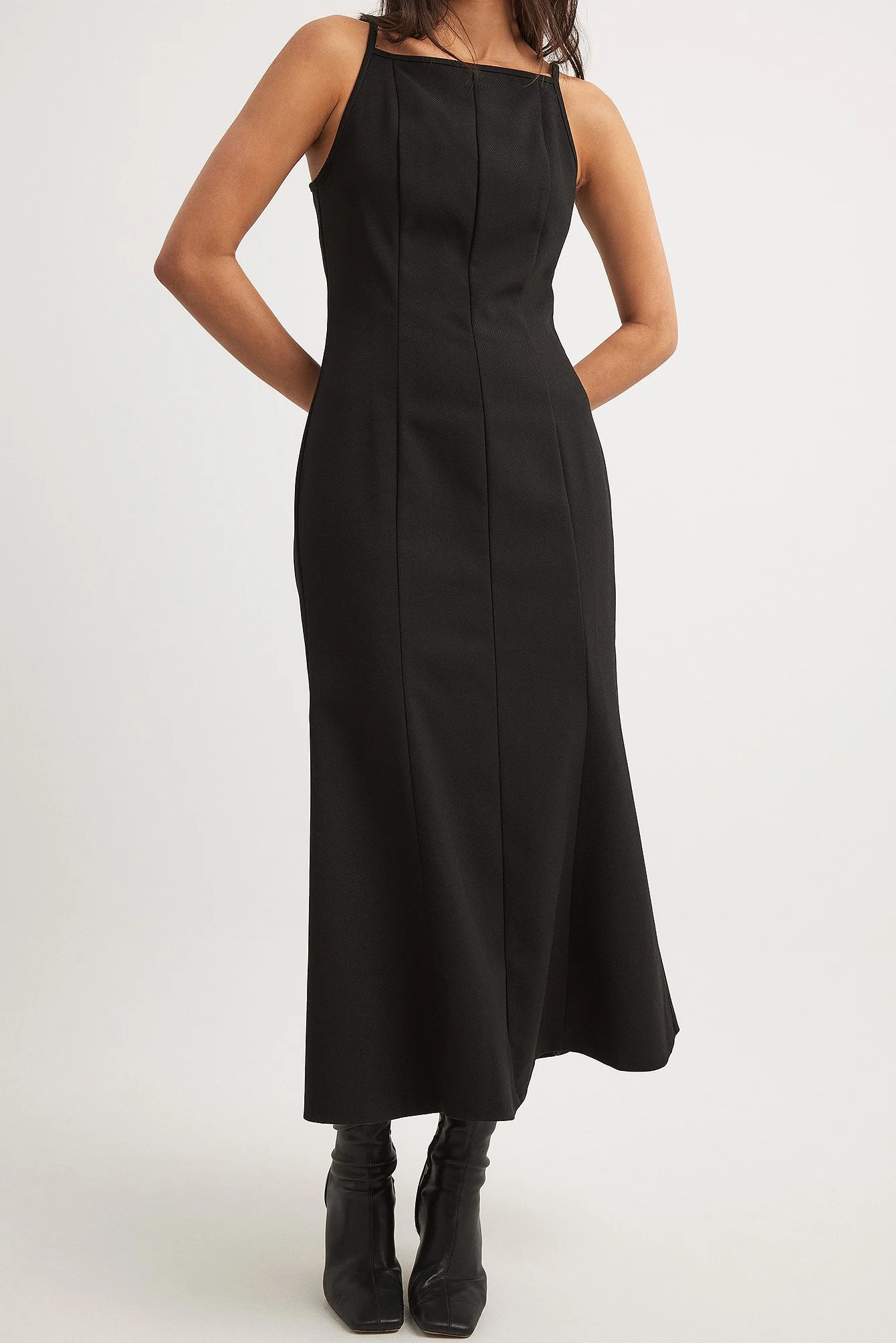 Midikleid mit tiefem Rückenausschnitt und Schnürung