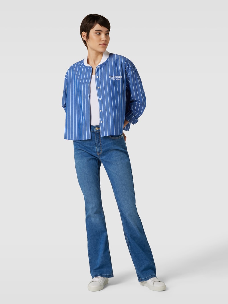 Bootcut Jeans mit ausgefransten Abschlüssen in dunkelblau
