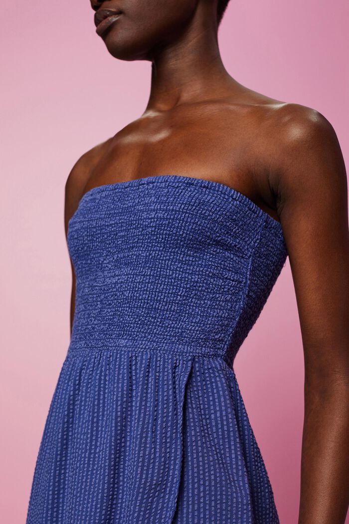Gesmoktes Schlauchkleid in Midilänge