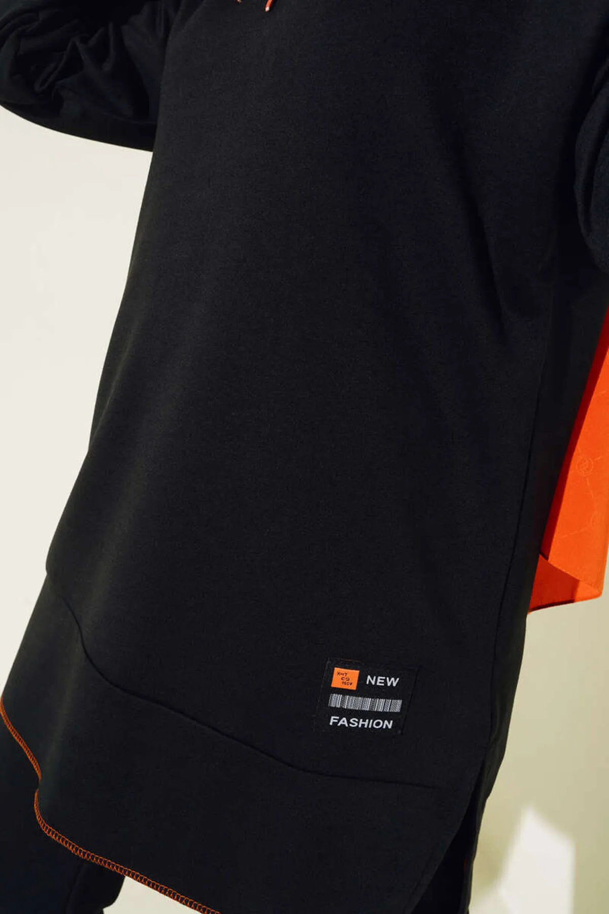 VOLT CLOTHİNG  Damen-Doppelanzug mit Barcode-Emblem