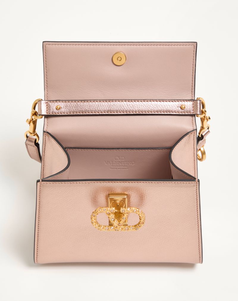 Valentino Garavani Vsling Mini Håndtaske i Lamineret, Kornet Kalveskind med Juvellogo
