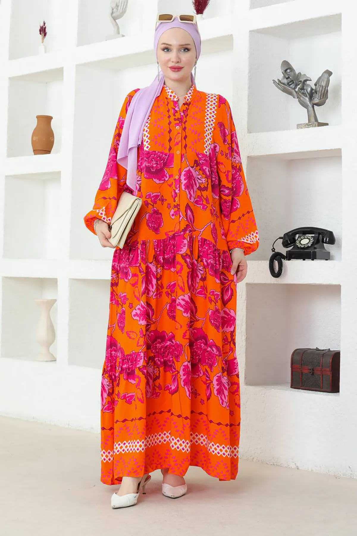 MODAQU  Kleid aus Viskose mit Blumenmuster und Knopfleiste - Schwarz