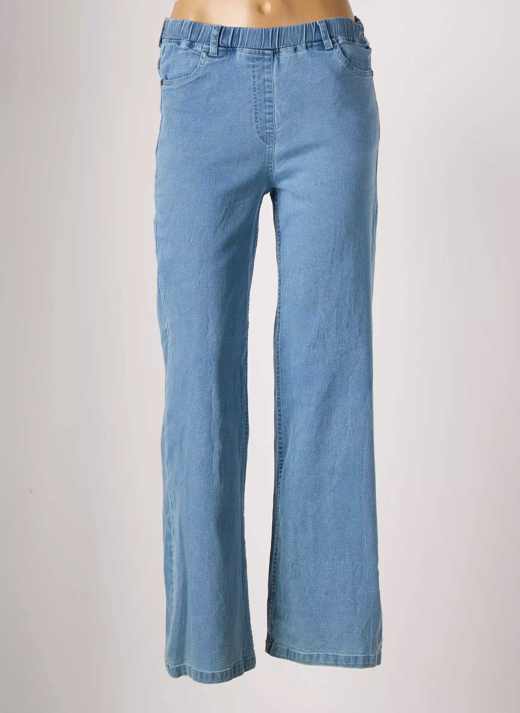 Agathe   Louise Jeggins Femme couleur bleu