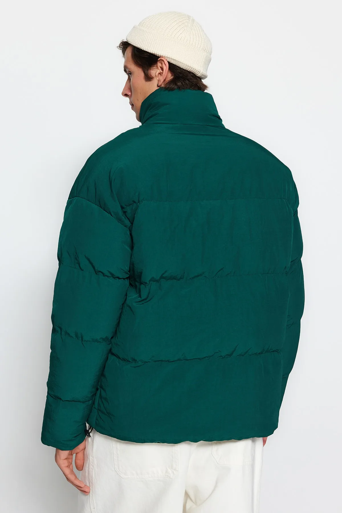 Trendyol Collection  Grüne Unisex-Pufferjacke in Oversize-Passform mit Stehkragen TMNAW24MO00003