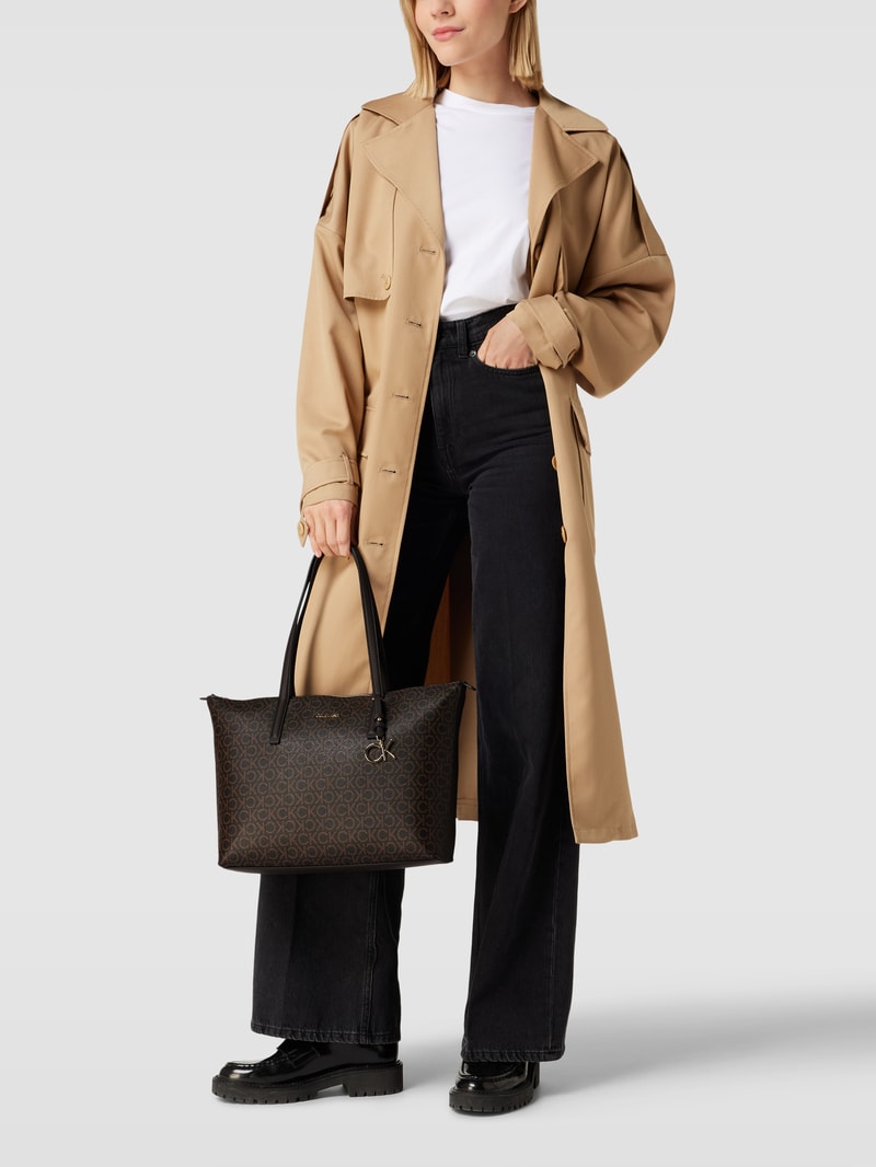 Shopper mit Label-Details in metallic in dunkelbraun