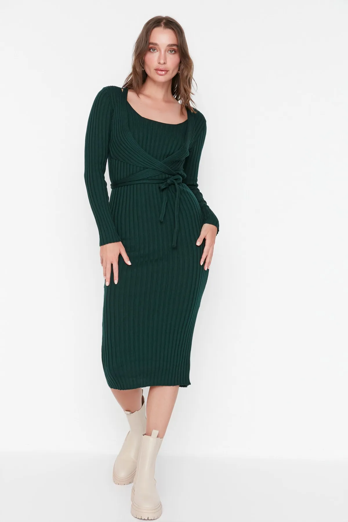 Trendyol Collection  Smaragdgrünes, detailliertes Strickkleid mit Krawatte TWOAW23EL00027