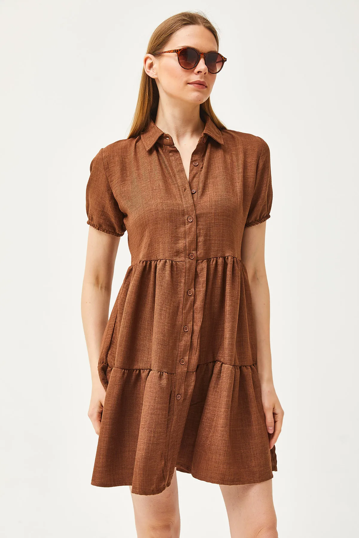 Olalook  Hellbraunes Leinen-Hemdkleid für Damen ELB-19002075