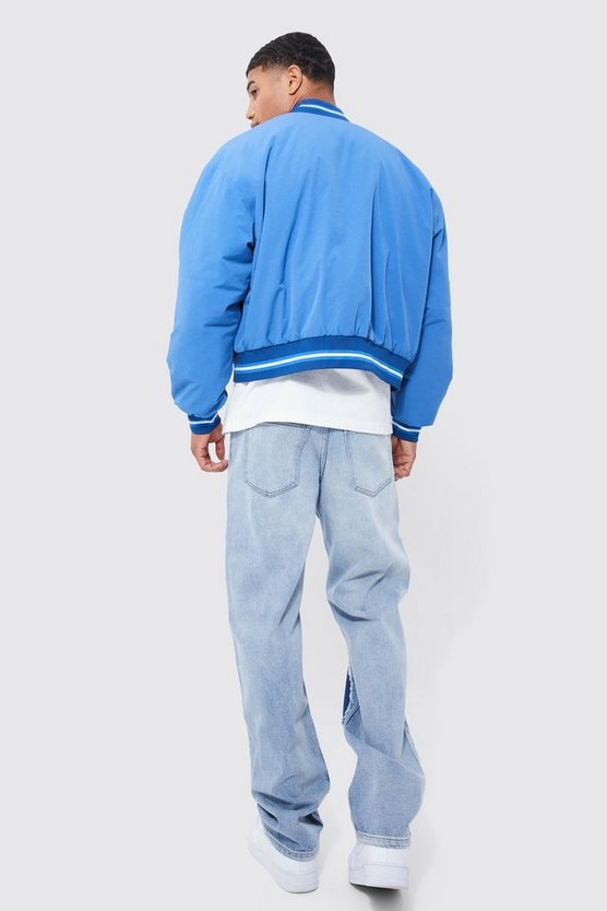 Lockere Jeans mit Cut-Out