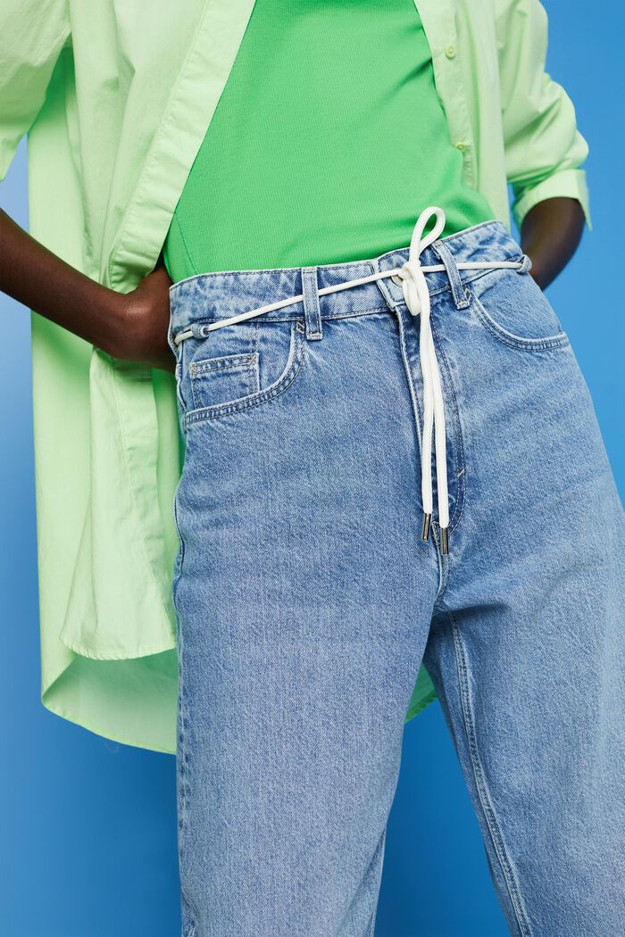 Verkürzte Jeans in Dad-Passform