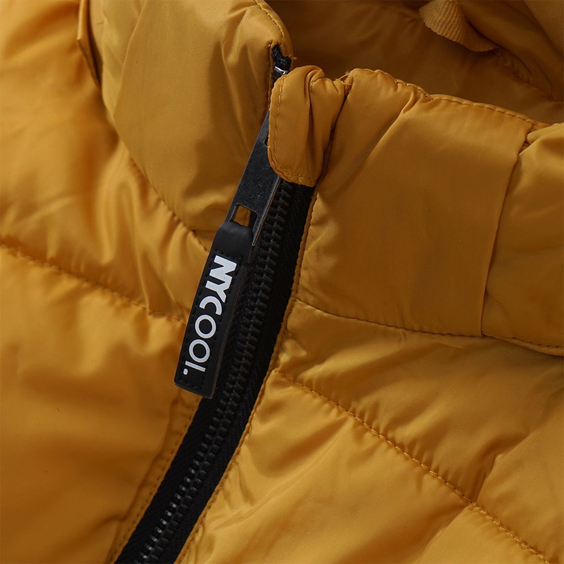 Jungen Steppjacke in Trendfarbe