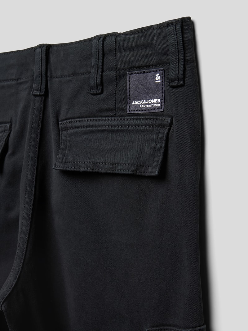 Cargohose mit aufgesetzten Taschen Modell 'HARLOW' in schwarz
