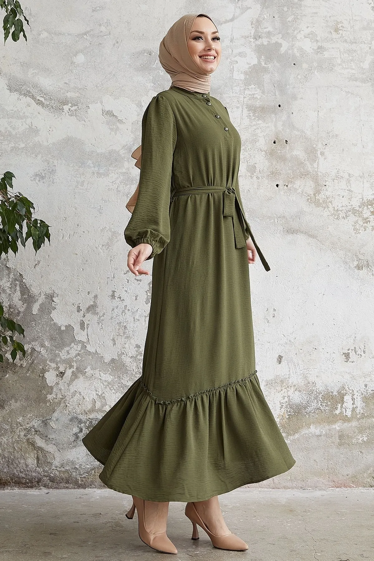 InStyle  Meyra Ayrobin-Kleid mit Knöpfen – Khaki