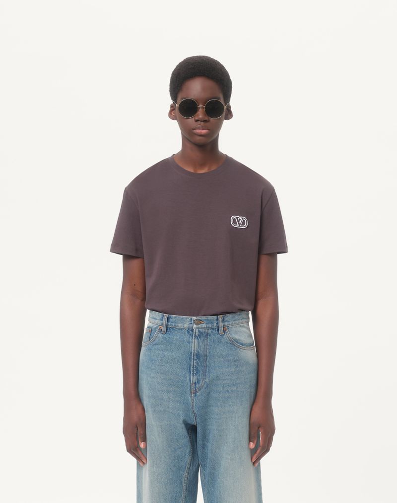 Camiseta de algodão com patch exclusivo Vlogo