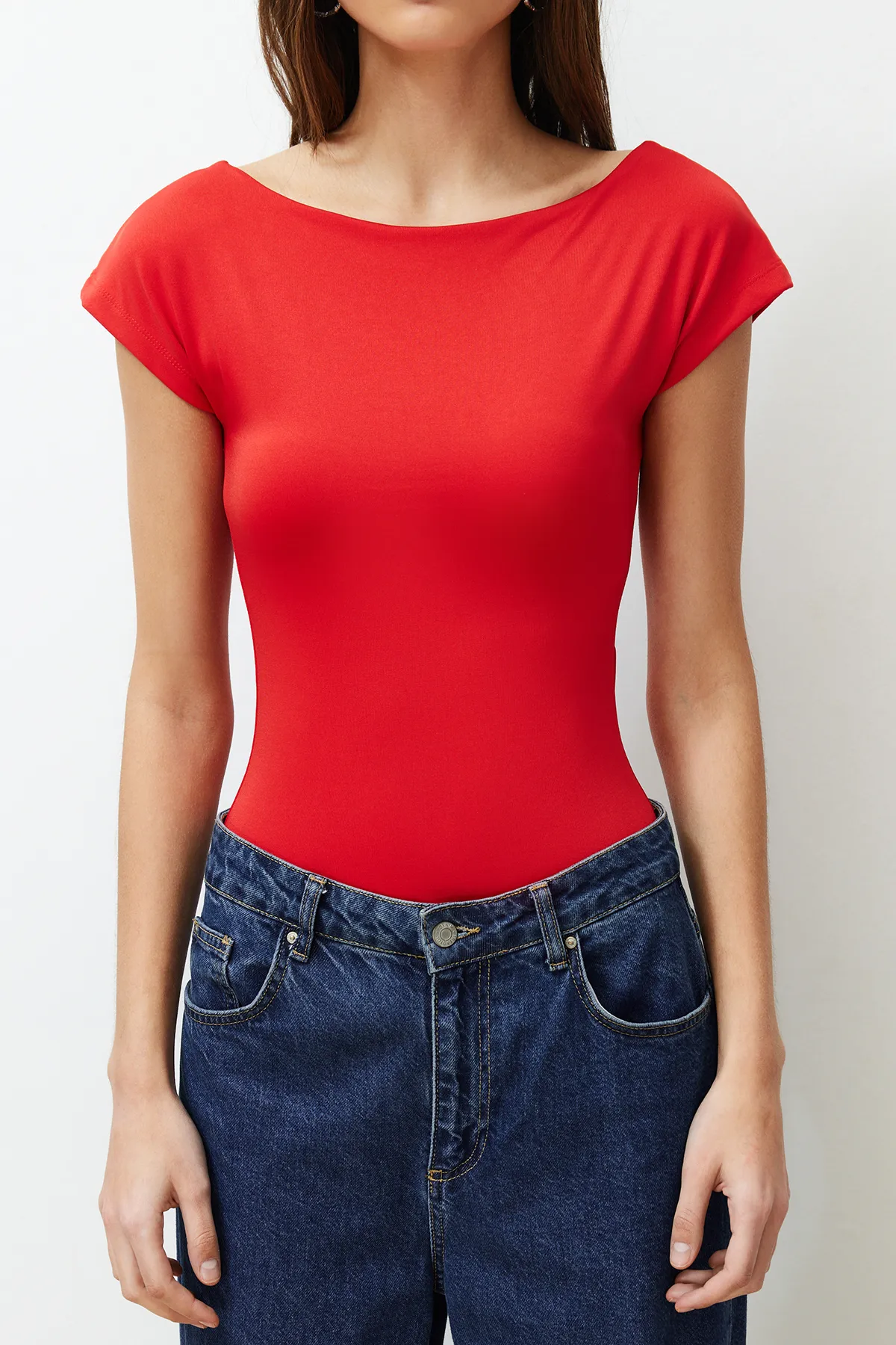 Trendyol Collection  Roter taillierter/körpersitzender Strick-Body mit U-Boot-Ausschnitt und flexiblem Druckknopfverschluss TWOSS24BD00029