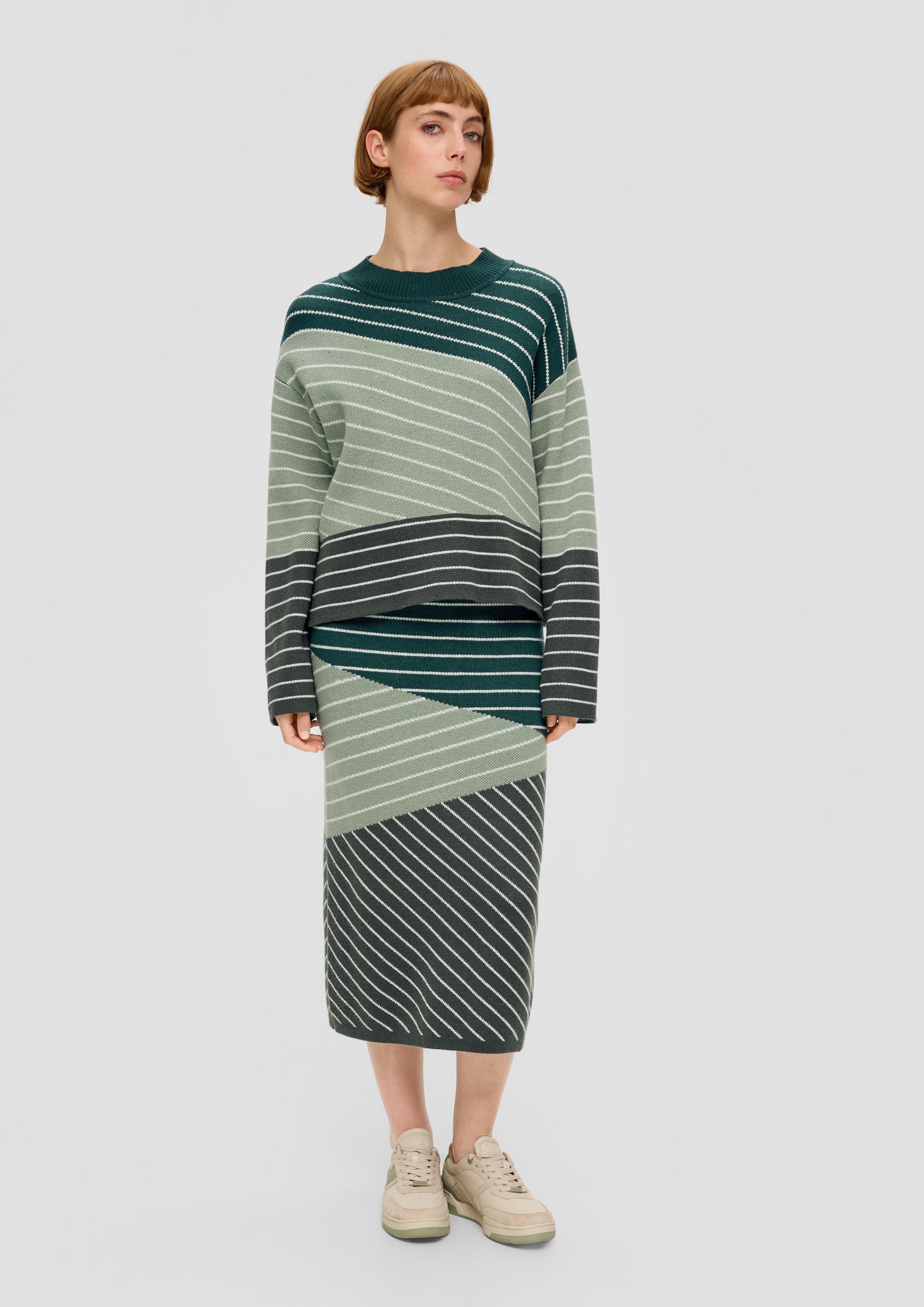 Strickpulli mit asymmetrischen Streifen  2134491-67X1