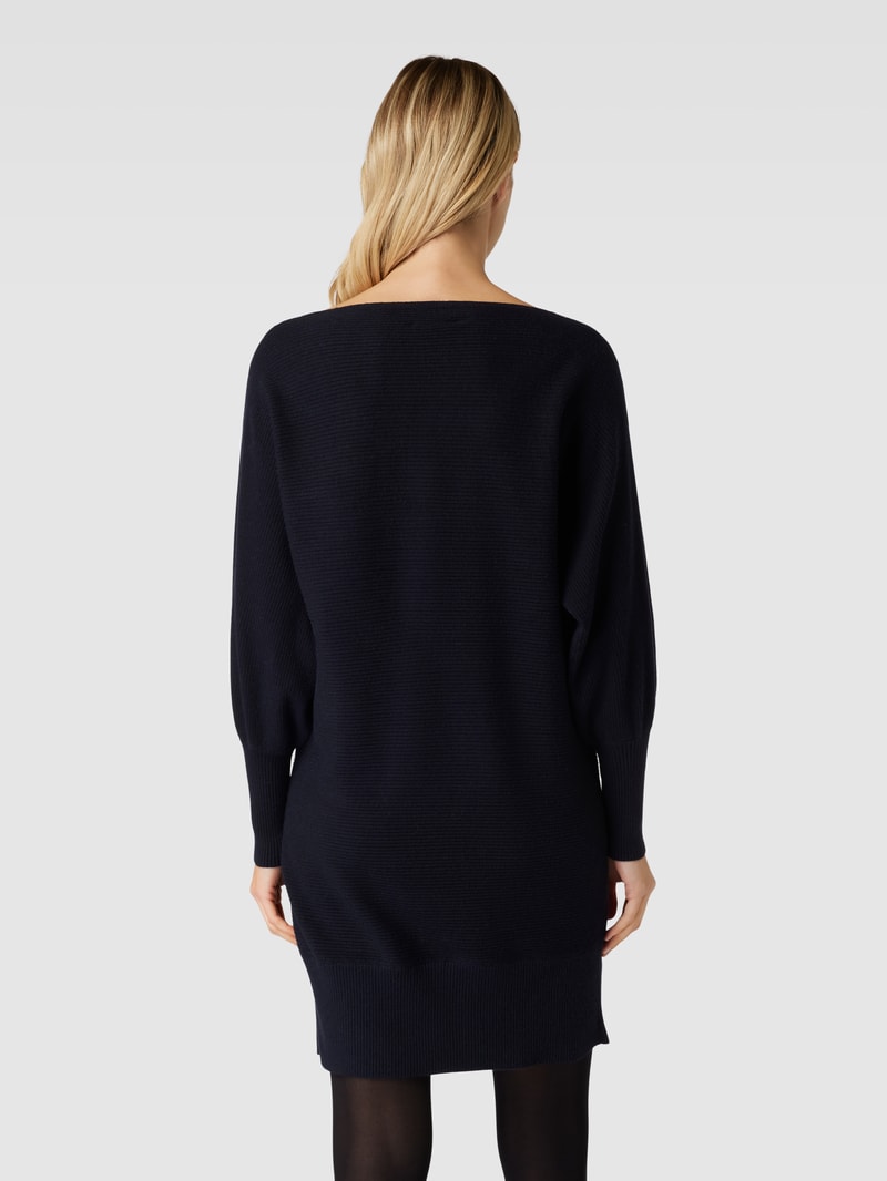 Knielanges Strickkleid aus Viskose-Mix mit U-Boot-Ausschnitt in marineblau