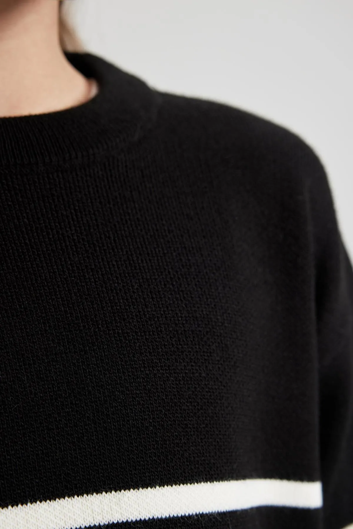 DeFacto  Strickpullover für Mädchen mit normaler Passform und Rundhalsausschnitt