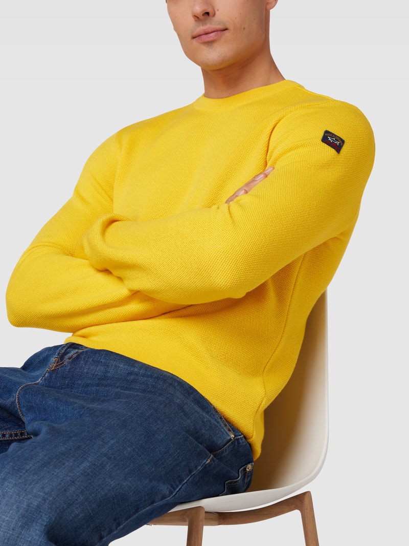 Strickpullover mit Label-Patch in gelb