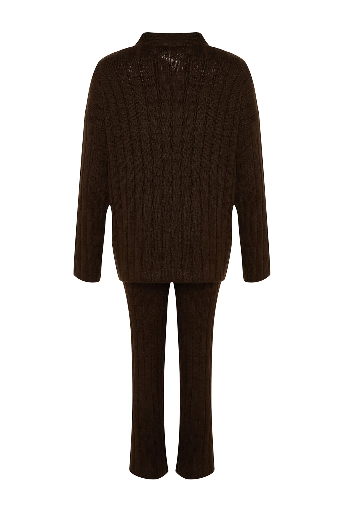 Trendyol Collection  Braunes, weit geschnittenes Set aus Oberteil und Unterteil aus weicher Strickware TWOAW22AU0128