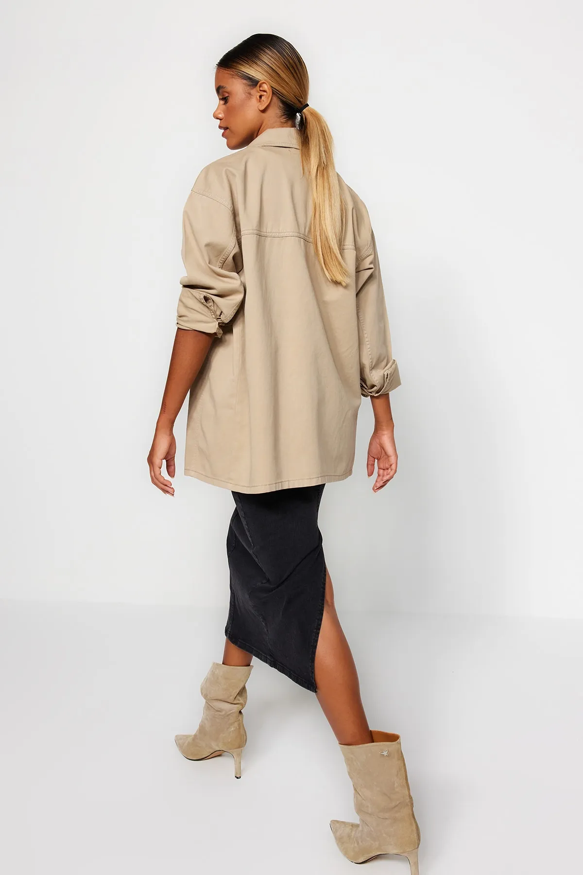 Trendyol Collection  Schwarzer Midi-Jeansrock mit Ziernähten TWOAW24ET00057