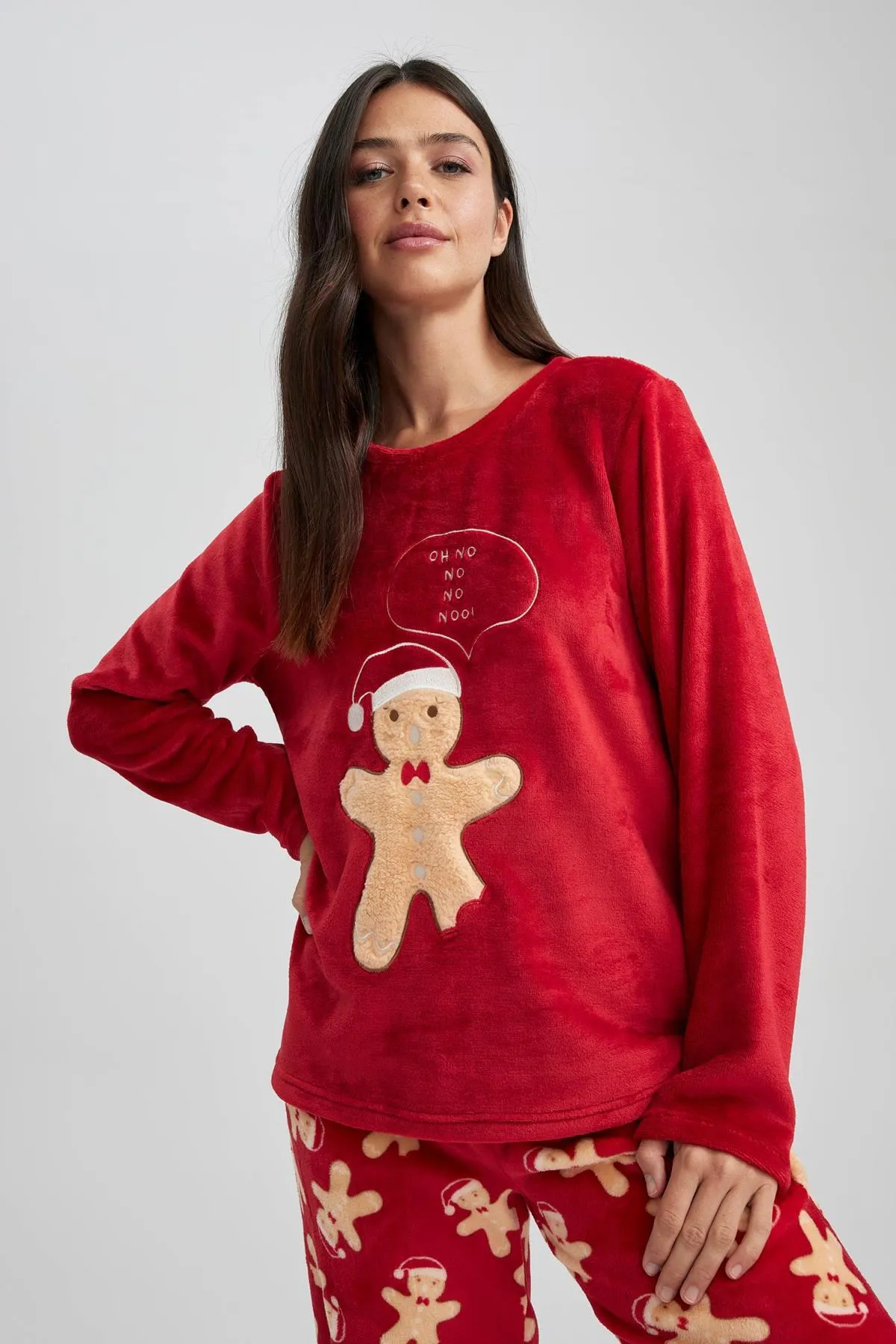 DeFacto  Verlieben Sie sich in ein weihnachtliches Pyjama-Set aus Fleece mit langen Ärmeln, A3369ax23wn