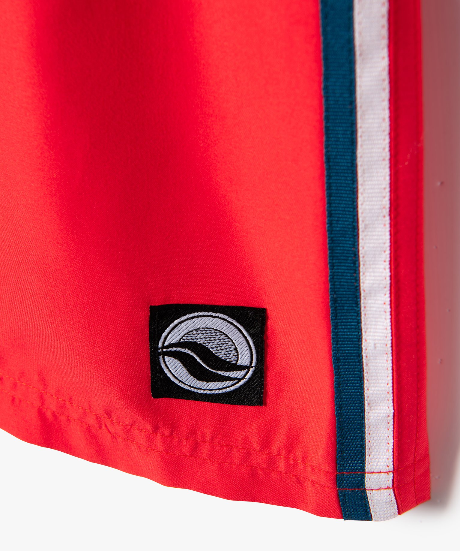 Short de bain Garçon avec bandes contrastantes sur les ctés rouge | GEMO