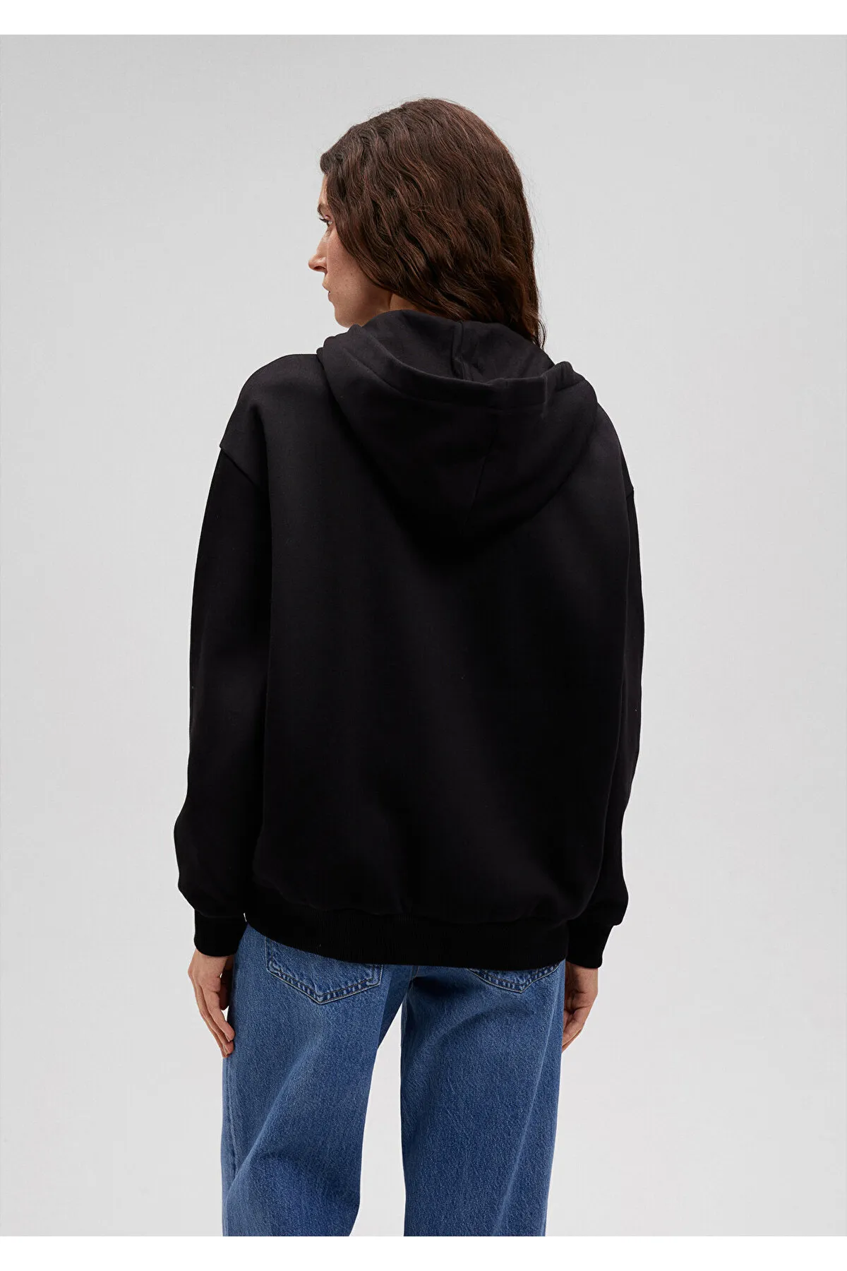 Mavi  Schwarzes Basic-Sweatshirt mit Reißverschluss und Kapuze 1611775-900