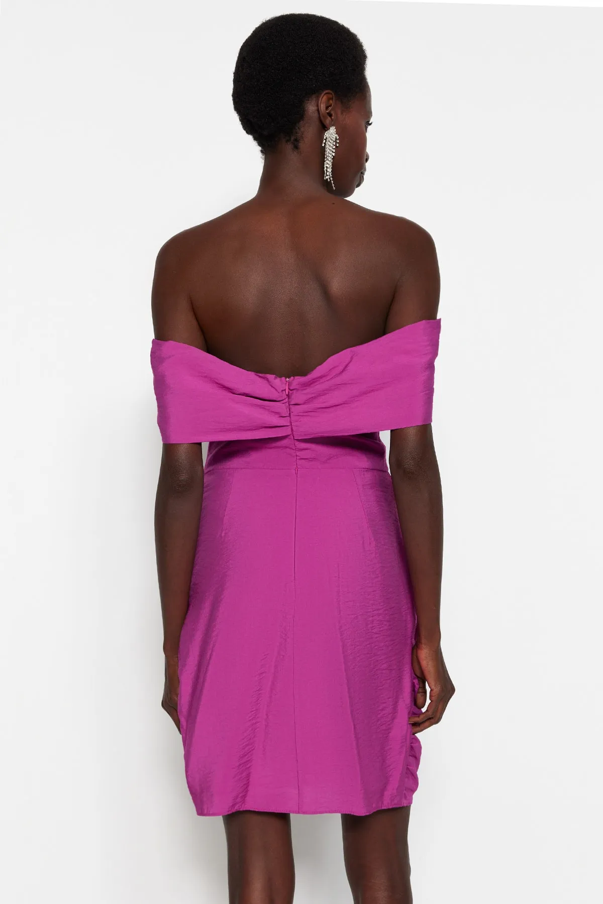 Trendyol Collection  Tailliertes Abendkleid aus gefüttertem Popeline in Fuchsia TPRSS22EL2025