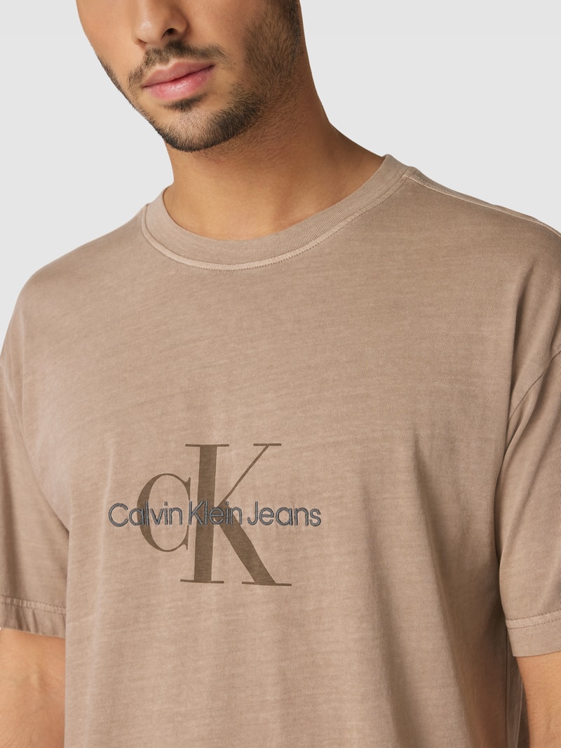 T-Shirt mit überschnittenen Schultern Modell 'MONOLOGO' in beige