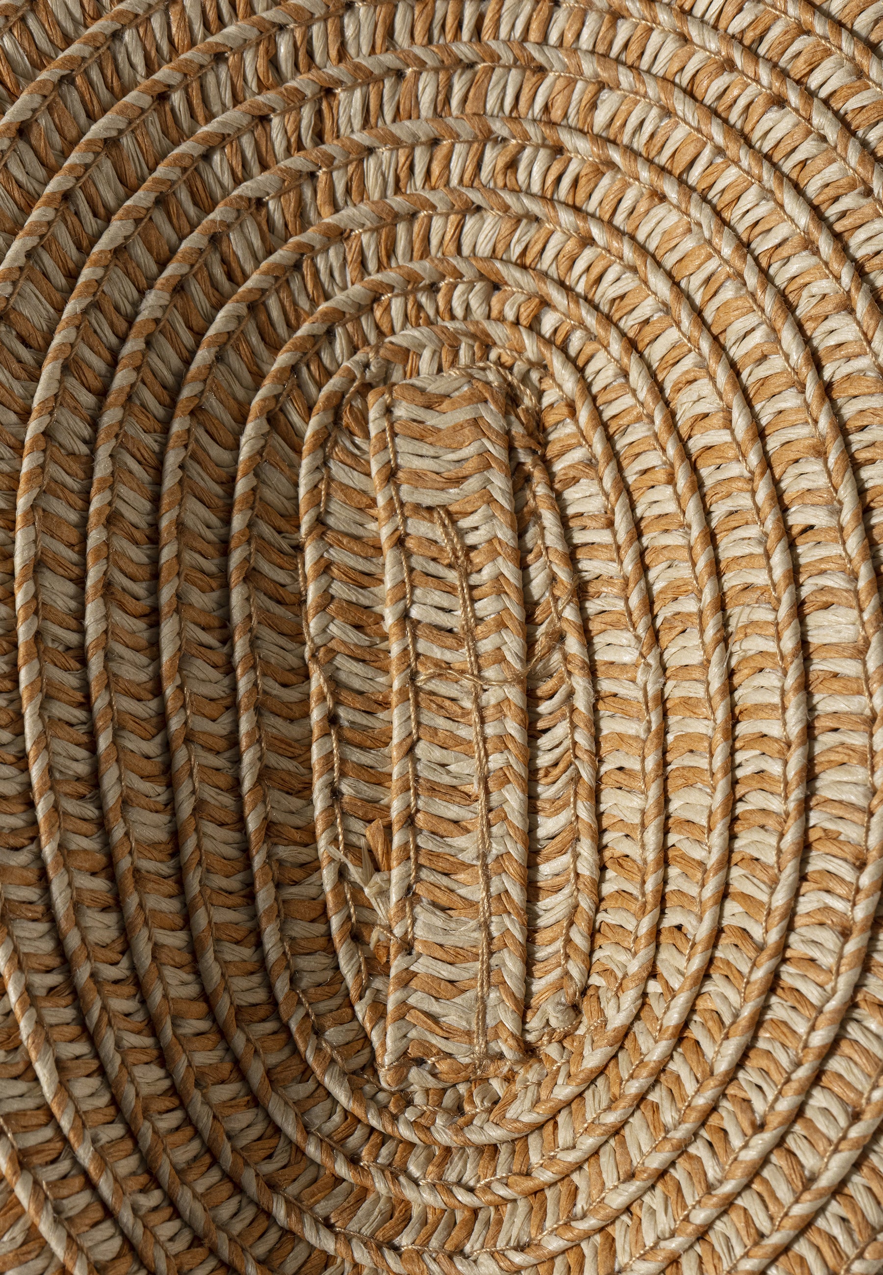 Strohhut mit farbiger Krempe und Logo-Patch