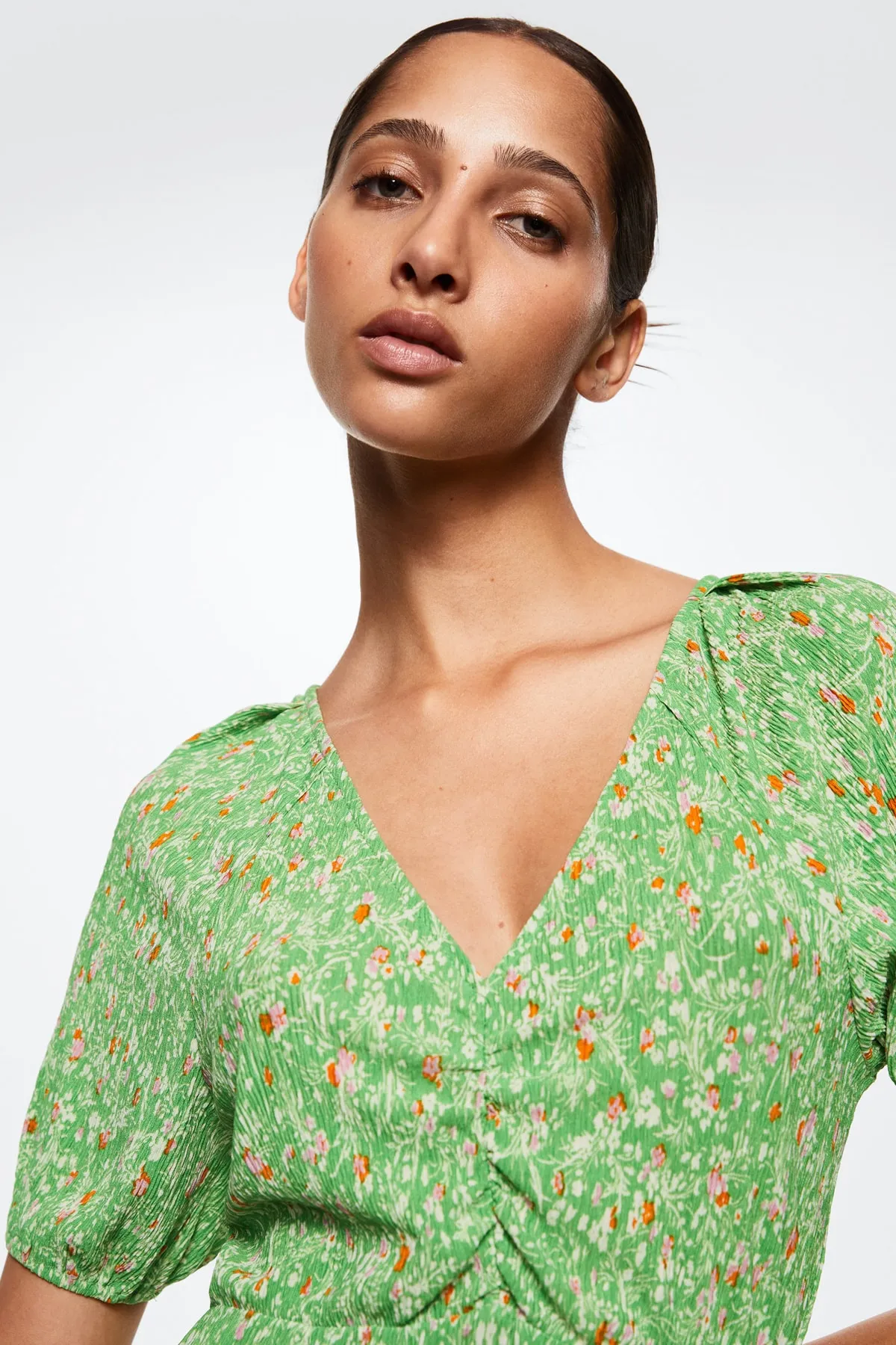 MANGO  Grünes Damenkleid 37040357