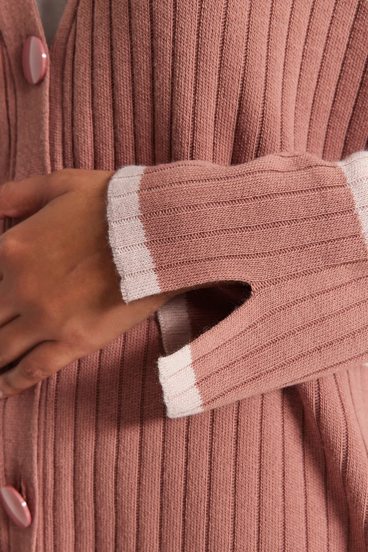 Trendyol Modest  Dried Rose Roving-Strickjacke-Hose-Bottom-Top-Set TCTAW24US00033
