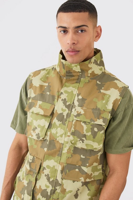 Ärmellose Twill-Weste mit Trichterkragen & Shorts
