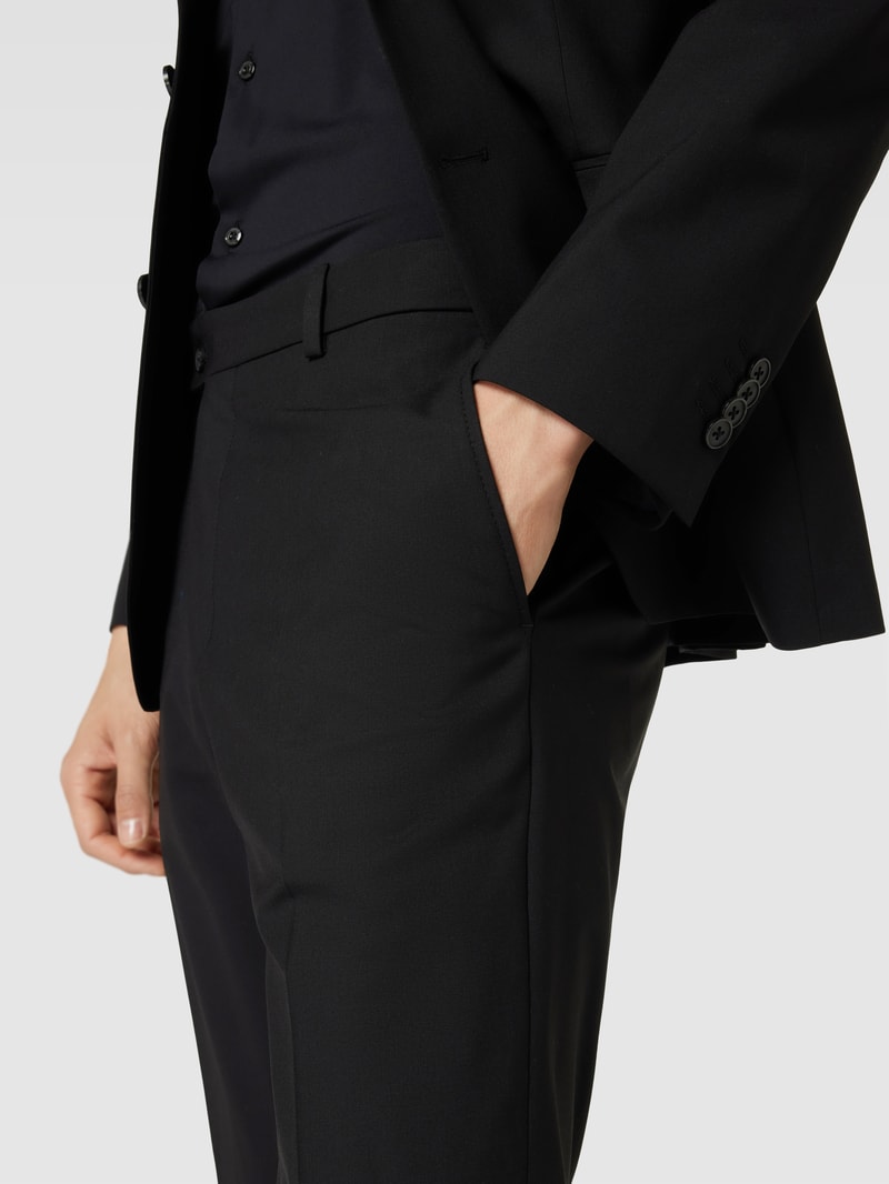 Chino mit Bundfalten in schwarz
