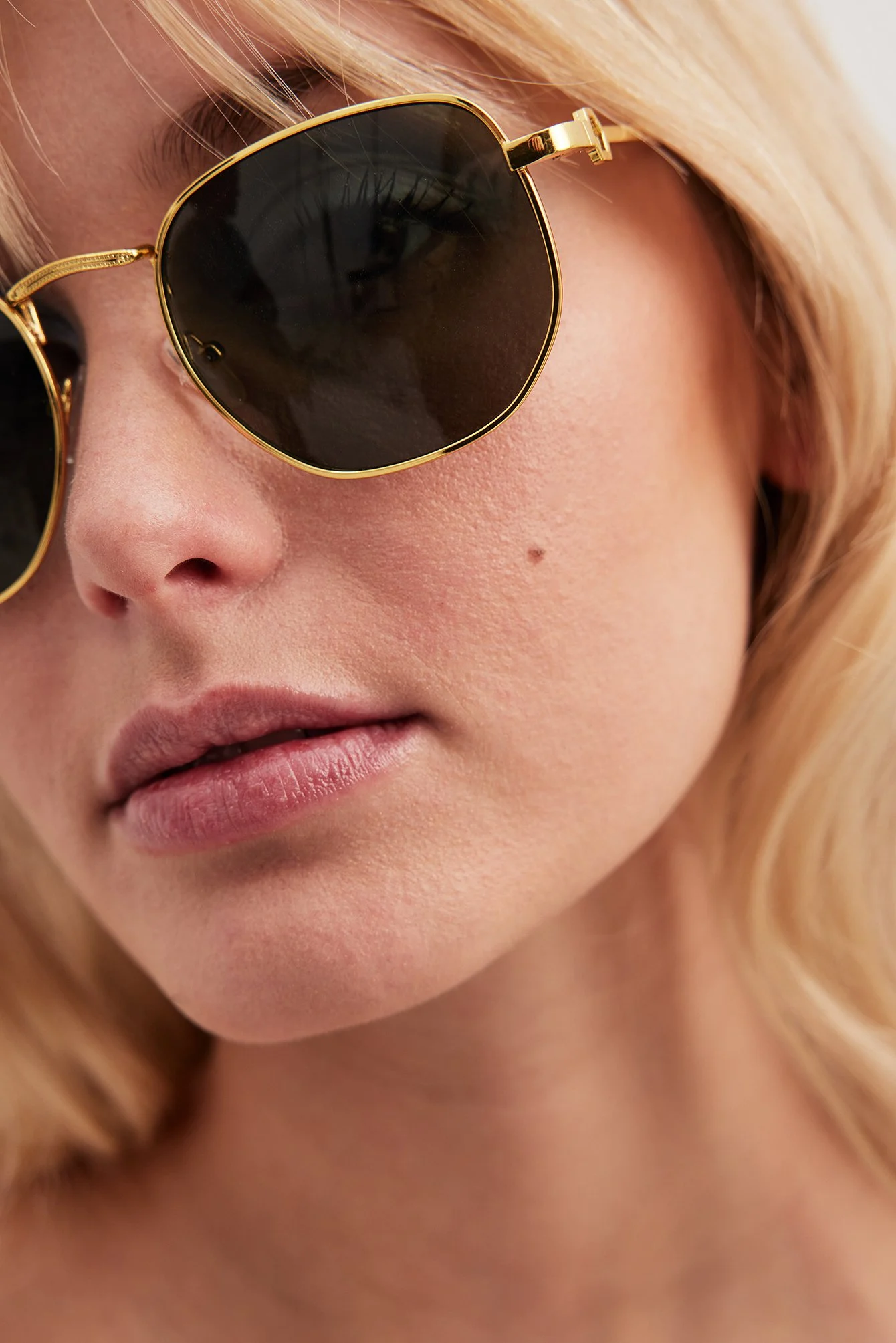 recycelte Metall-Sonnenbrille mit Kettendetail