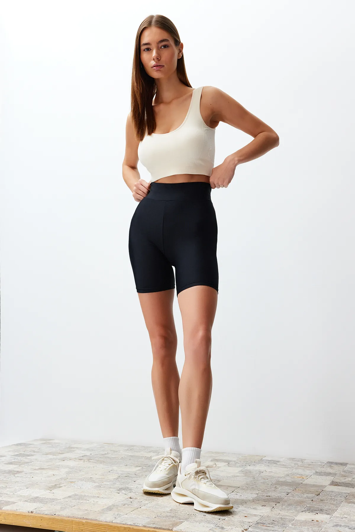 Trendyol Collection  Stone Seamless/Nahtlos unterstützter/formender gestrickter Sport-BH TWOAW23SS00019