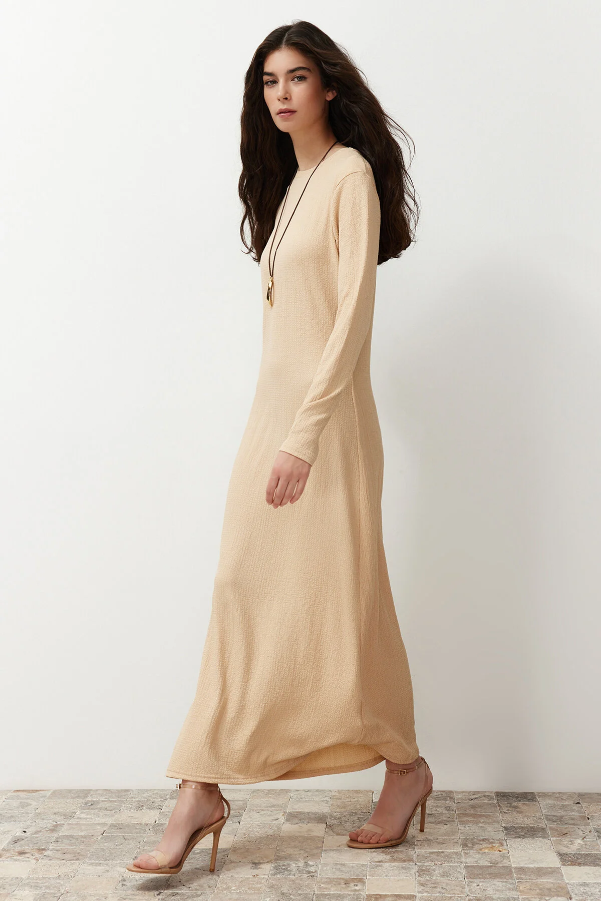 Trendyol Modest  Beiges Wickel-Kimonokleid aus Strick TCTSS24EB00203