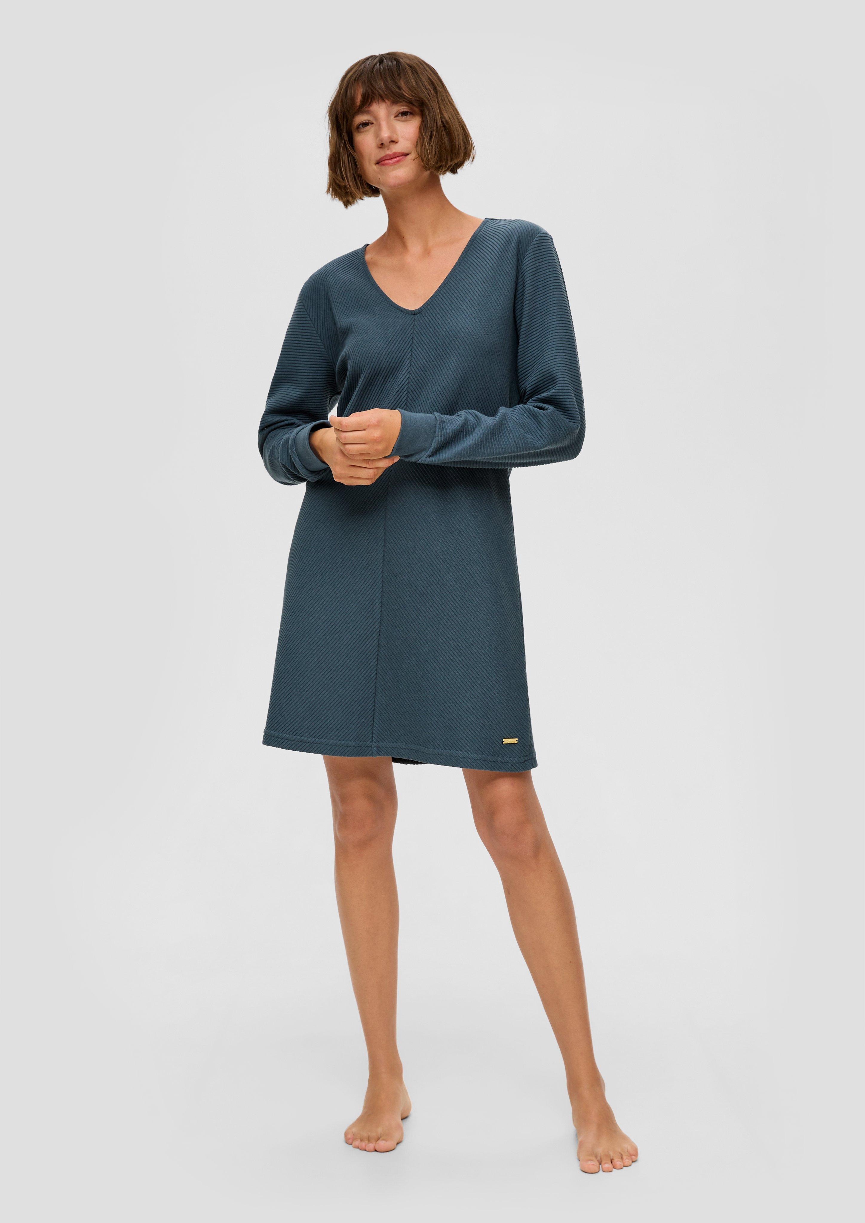 Pyjama-Sweatkleid mit V-Ausschnitt  6009255-4436